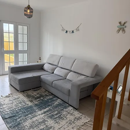 Moradia Vitoria Порту-Санту